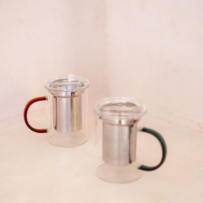Tea mug 43cl with filter and lid amber Liv